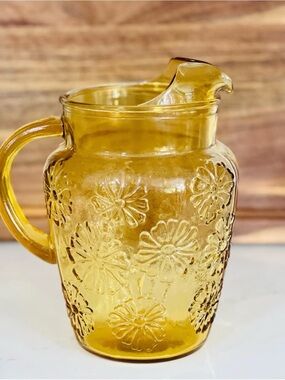 EUC Anchor Hocking Spring Song Depression Galss Yellow Amber Daisy Pitcher Vase